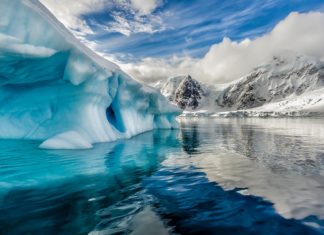 Antarctic Warm Caves Could Be Harbouring Secret Life