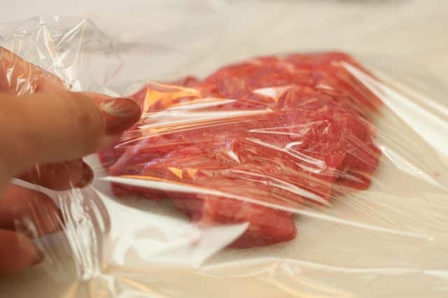 “Sugar-Glass” Wraps Use Viruses to Kill Bacteria and Preserve Your Food