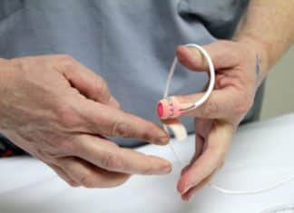 Non-Invasive Portable Device Allows WBC Levels Estimation in Chemotherapy Patients