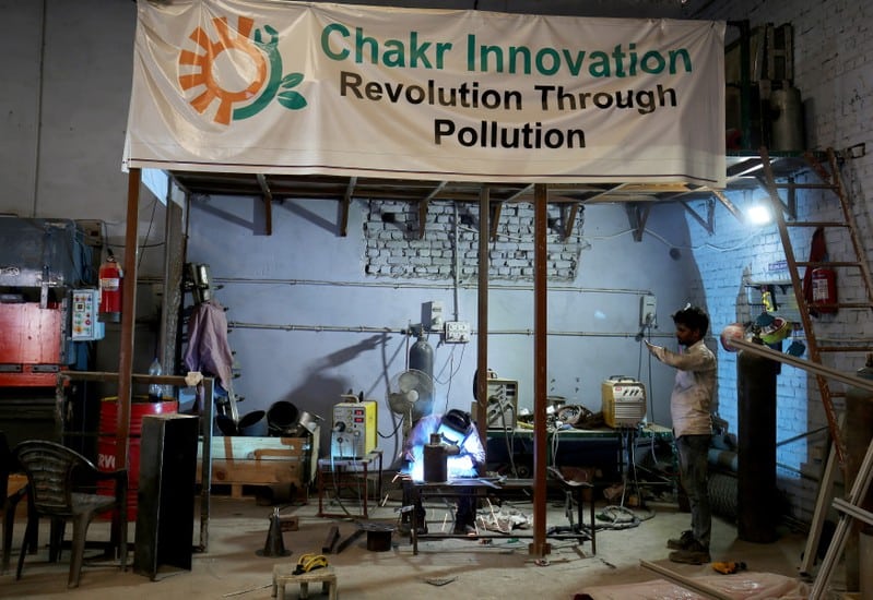 Indian engineers invent a device that recycles diesel exhaust to ink