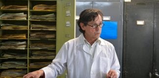 Colombian botanist Preserves Plants